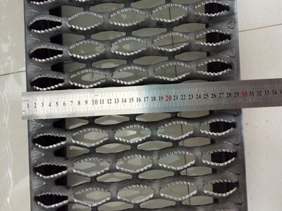 Perforated- Anti-slip aluminum plate image-4