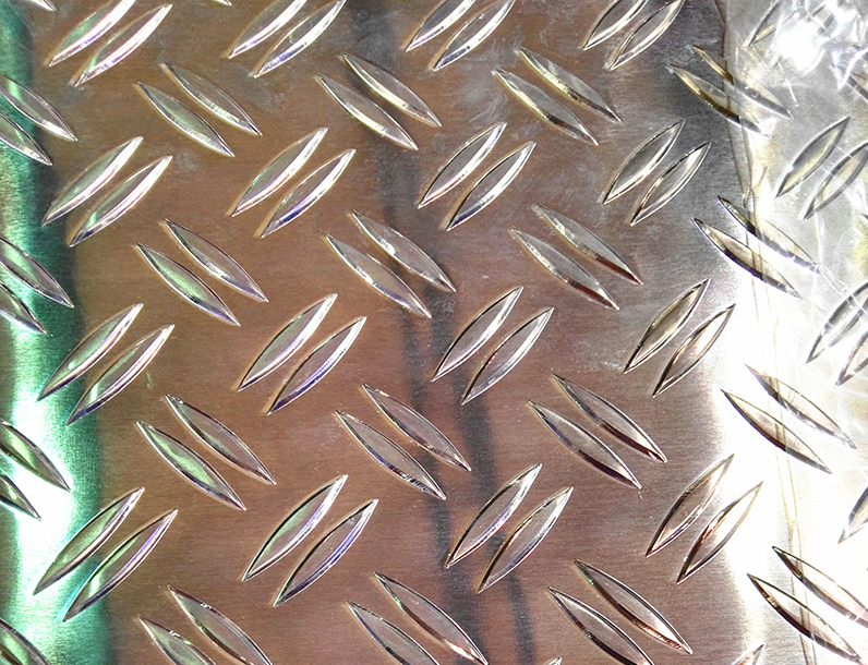 Colored aluminum diamond plate