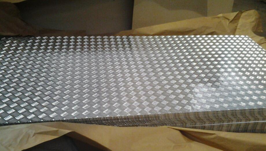 Anodized aluminum tread plate