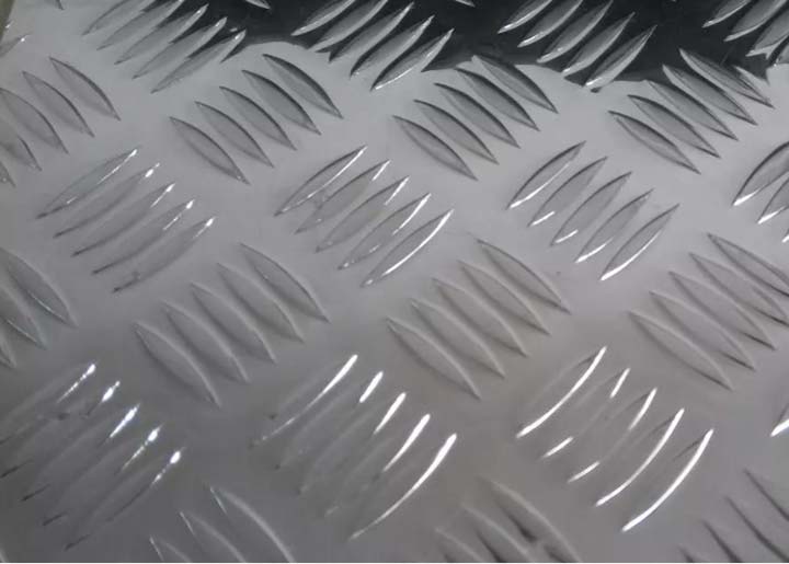 Aluminum tread plate for tool box