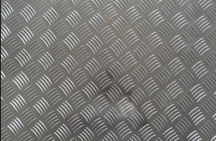 Aluminium checkered floor plate